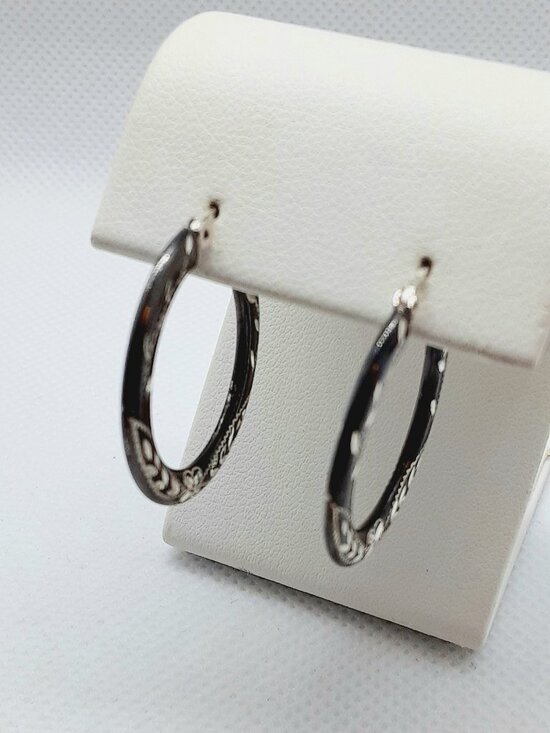 NEW sterling silver carved hoops with hinged hoop wire clasp. - Picture 3 of 9